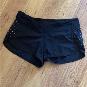 Lululemon Speed short with dot detail (sz 6)